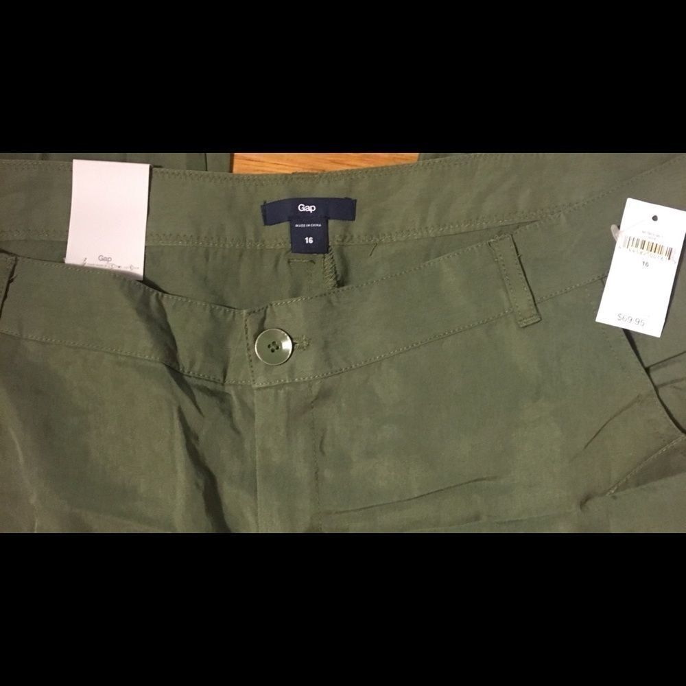 Gap Cropped Surplus - Picture 2 of 4